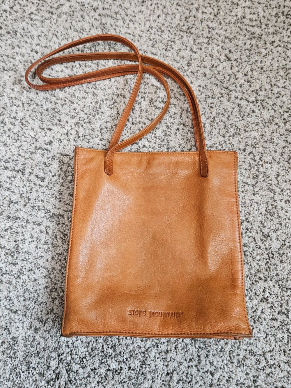 Stone Mountain Tan Smooth Distressed Leather Sholder Bag {#825-2}